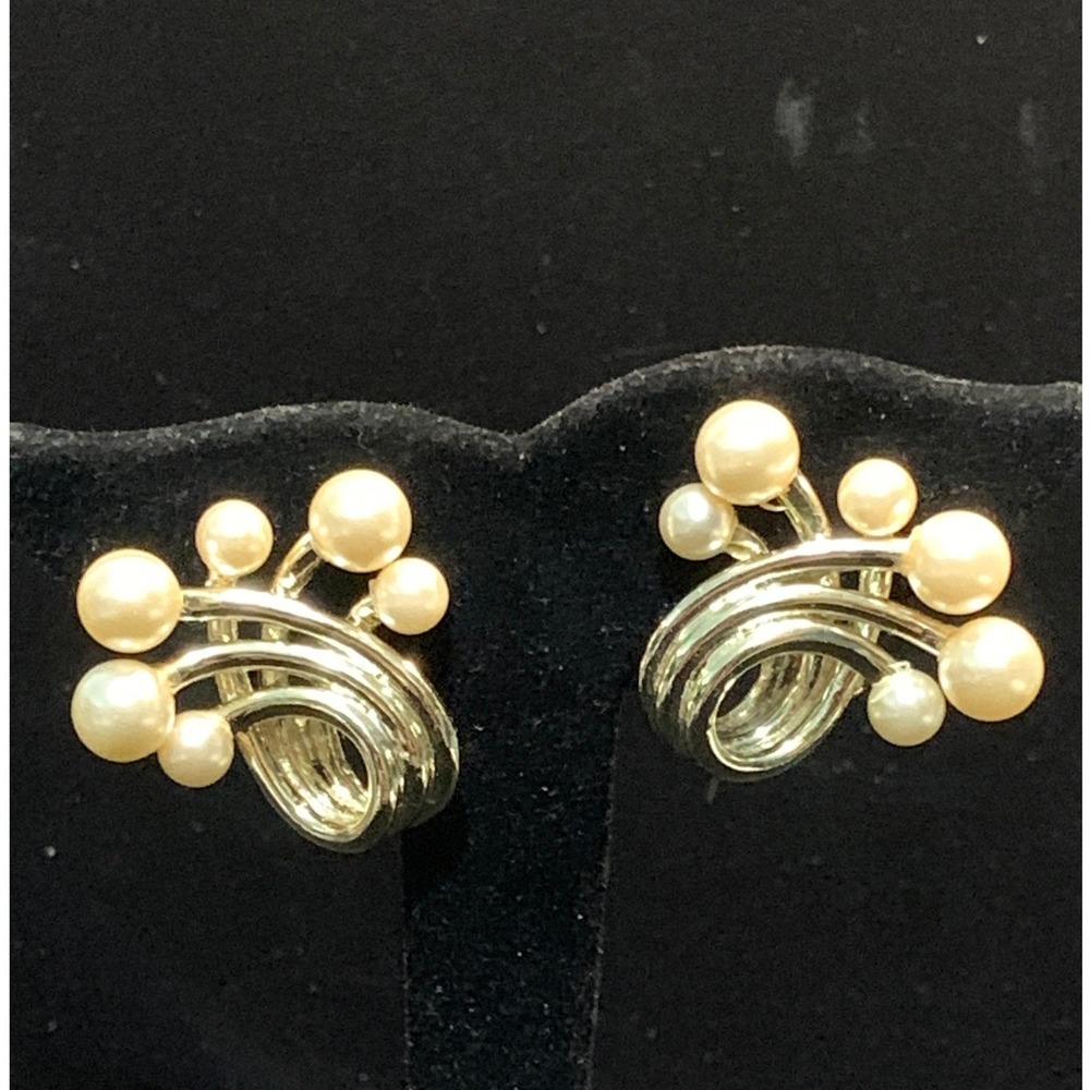 Vintage Boucher Gold Tone Faux Pearl Spray Swirl Clip On Earrings 0188